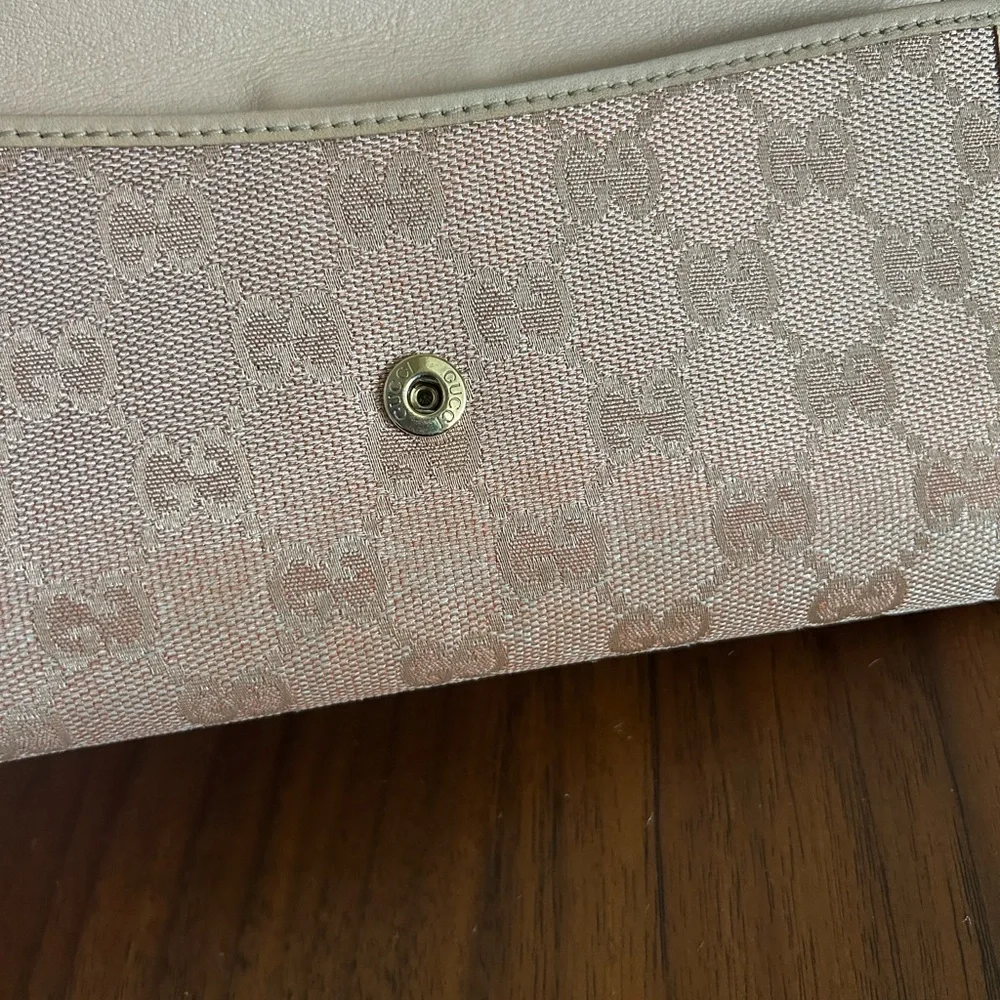Gucci Pink Monogram Lovely Heart Wallet with Heart Detail - Picture 10 of 13